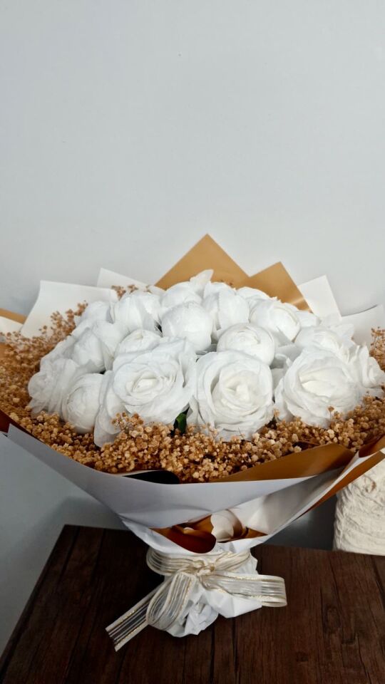 Şakayık çiçek buketi