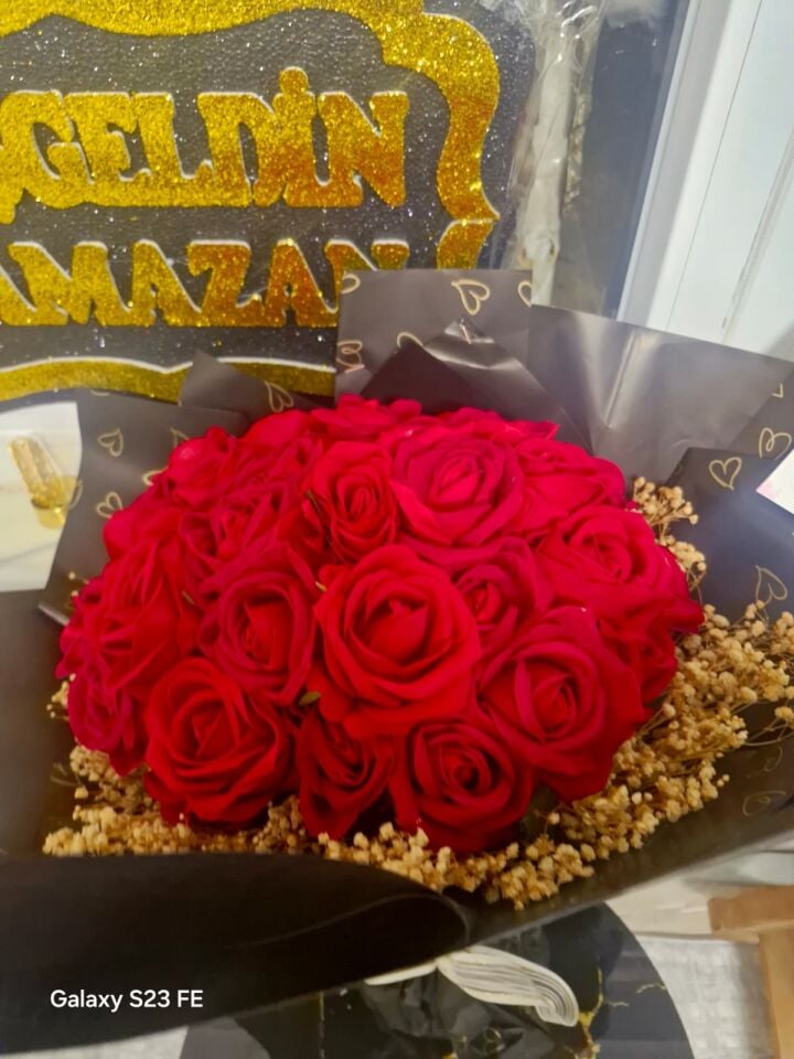 kırmızı güller isteme çiçeği