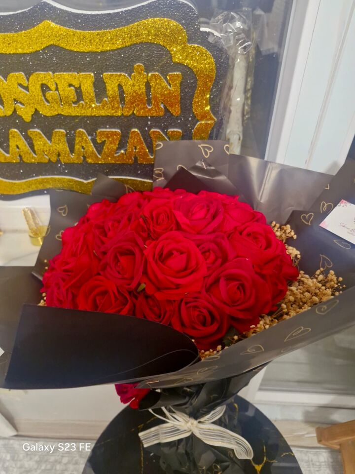 kırmızı güller isteme çiçeği