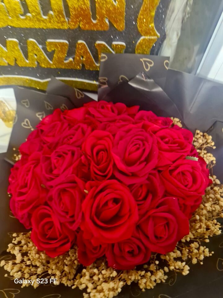 kırmızı güller isteme çiçeği